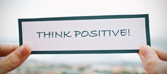 Cómo aprovechar el poder del pensamiento positivo en el trabajo